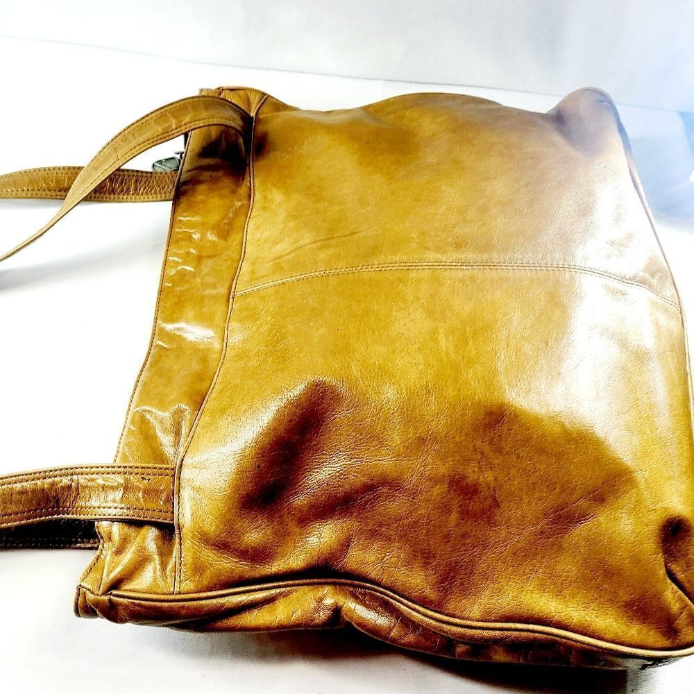 Lucci Organizer Leather Tore Bag - Picture 6 of 6